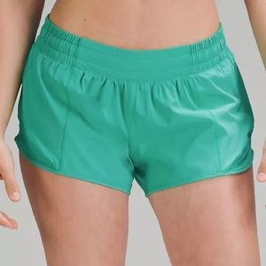 kelly green lululemon hotty hot low rise shorts 2.5”
